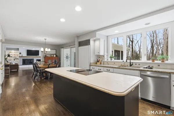 $894,900 | 134 Old Mill Road, Avon, CT 06001