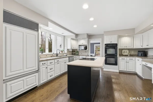 $894,900 | 134 Old Mill Road, Avon, CT 06001