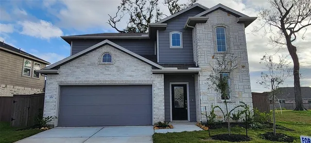 $2,500 | 201 Water Grass Trail, Clute, TX 77531