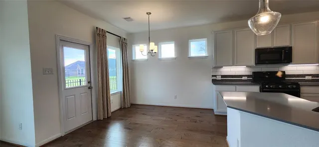 $2,500 | 201 Water Grass Trail, Clute, TX 77531