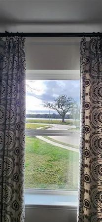 $2,550 | 201 Water Grass Trail, Clute, TX 77531