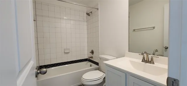 $2,500 | 201 Water Grass Trail, Clute, TX 77531