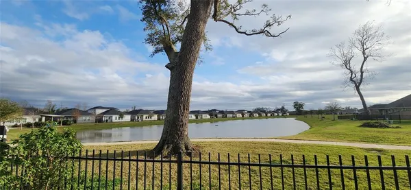 $2,550 | 201 Water Grass Trail, Clute, TX 77531