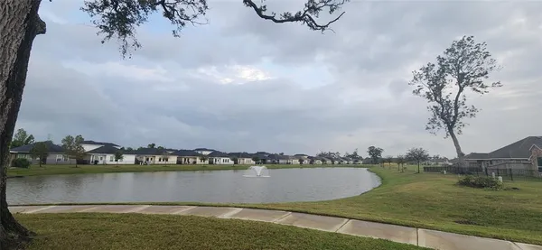$2,550 | 201 Water Grass Trail, Clute, TX 77531