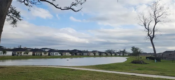 $2,550 | 201 Water Grass Trail, Clute, TX 77531