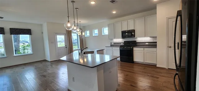 $2,500 | 201 Water Grass Trail, Clute, TX 77531