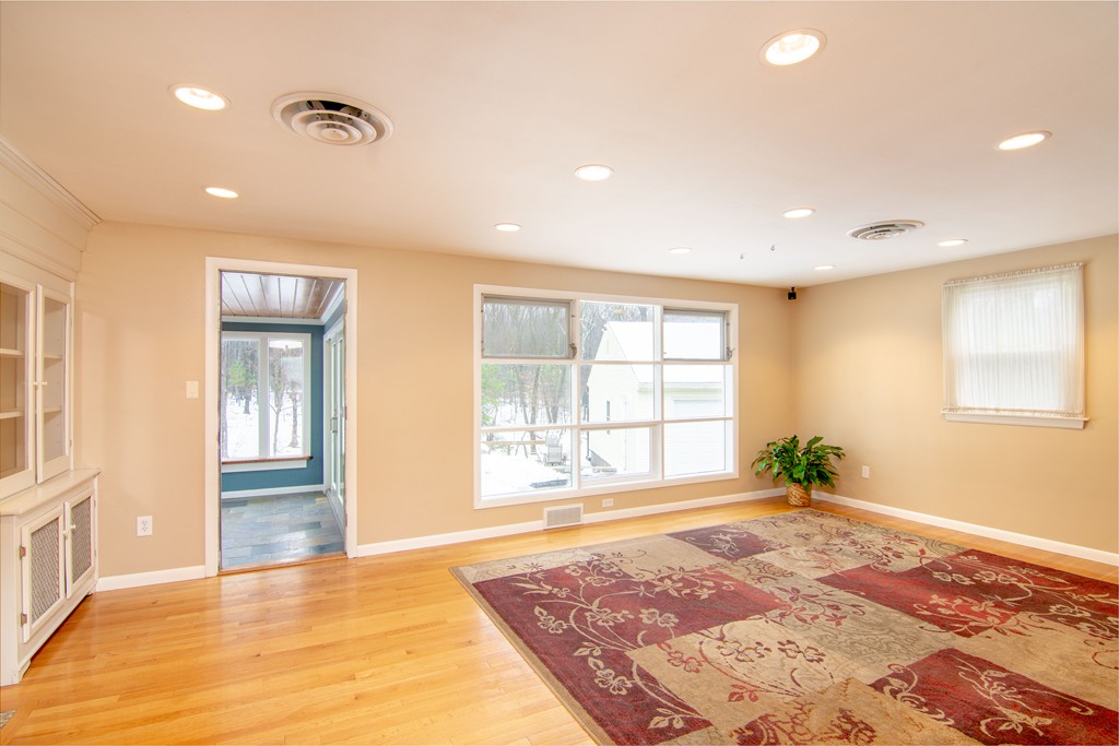 79 Robinson Road West Springfield, MA 01089 - Photo 12 of 26 Gallery Image 12