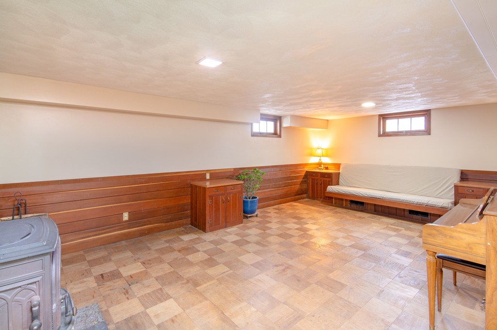 79 Robinson Road West Springfield, MA 01089 - Photo 23 of 26 Gallery Image 23