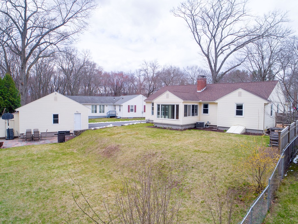 79 Robinson Road West Springfield, MA 01089 - Photo 5 of 26 Gallery Image 5