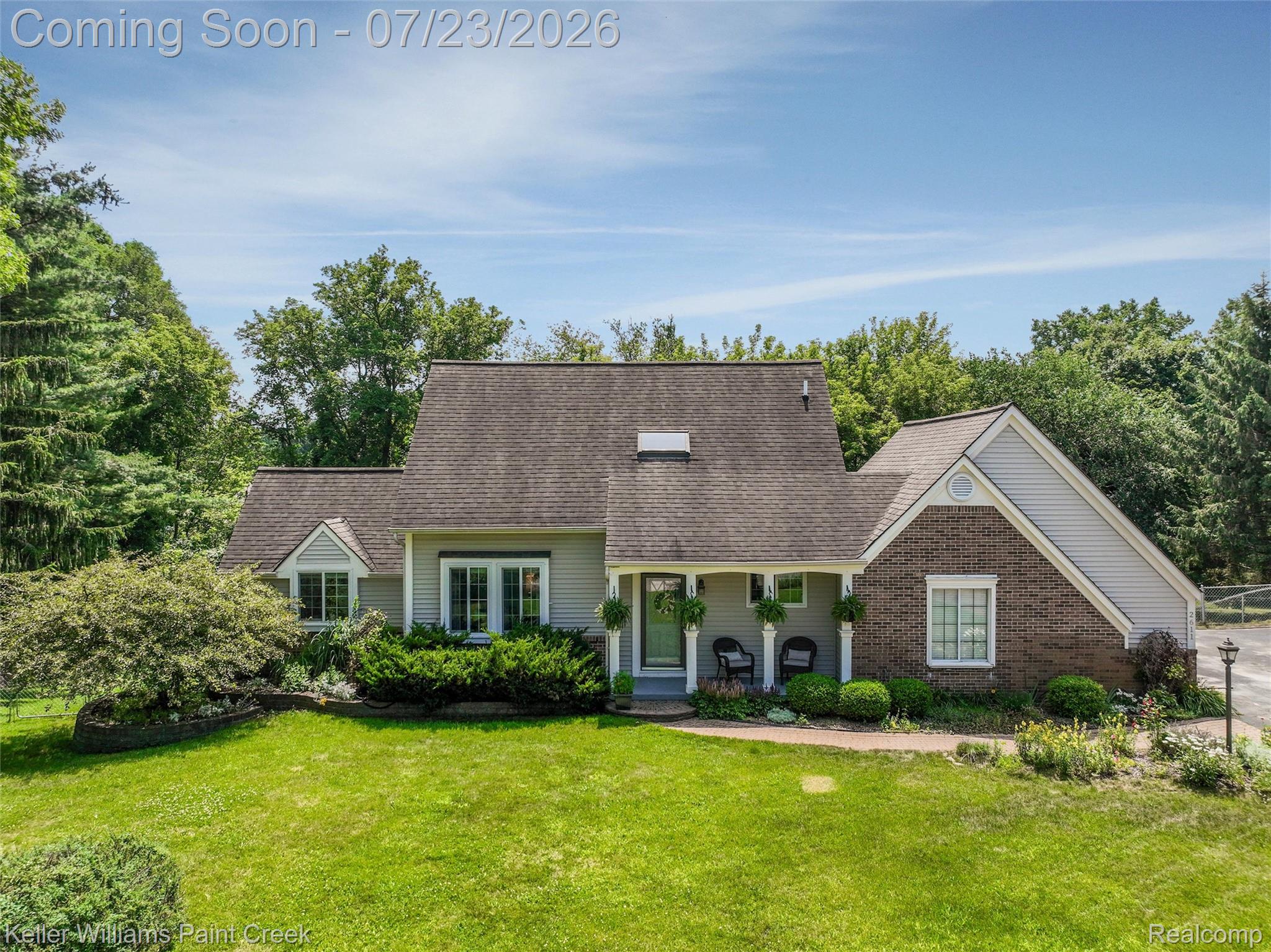 2611 Quail Run Street Rochester, MI 48306 - Photo 28 of 48 Traditional-style residence featuring a combination siding and brick facade