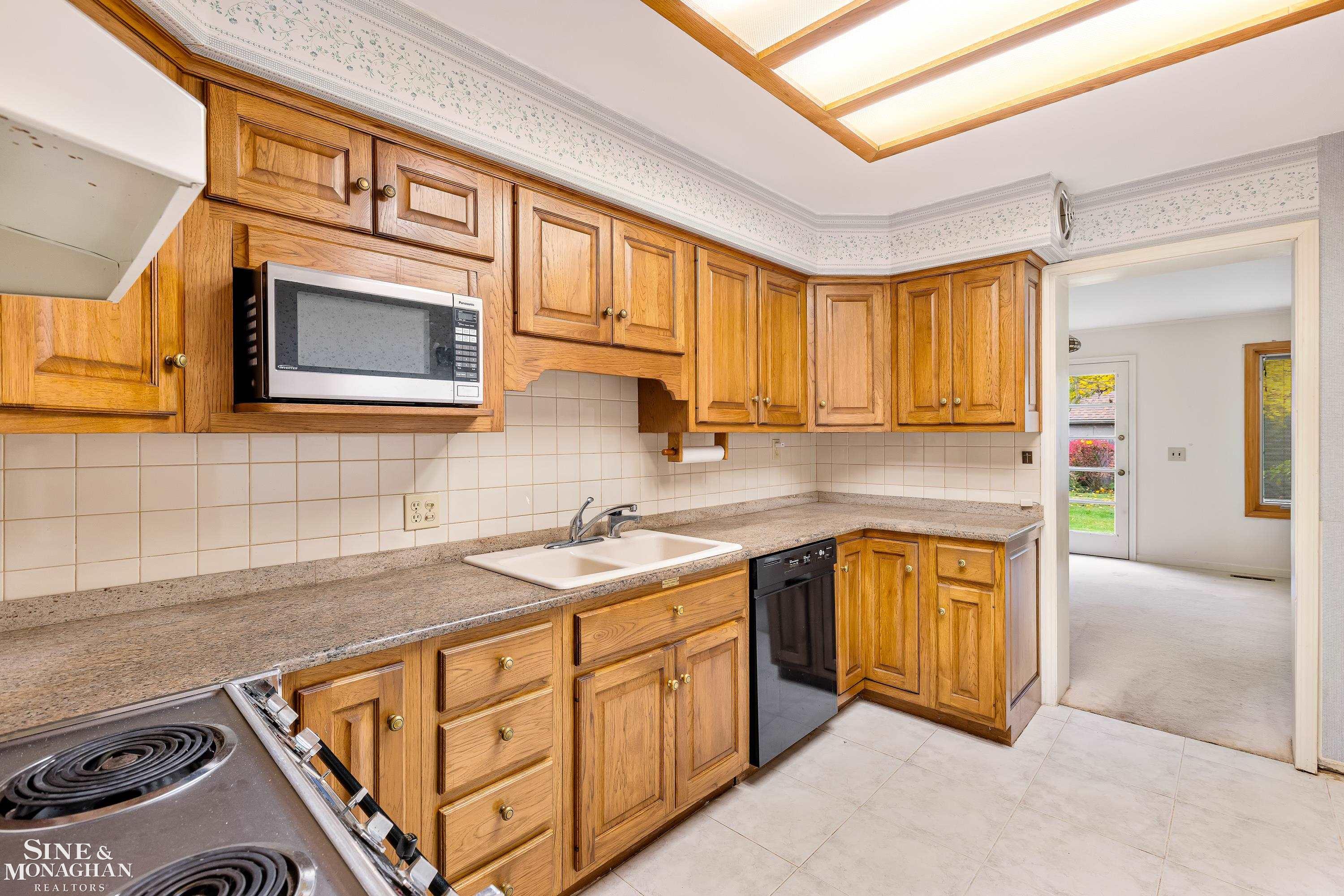 915 Harcourt Road Grosse Pointe, MI 48230 - Photo 10 of 35 50162099-0573c44c-e961-4a8c-8672-23b74dca1e85.JPG