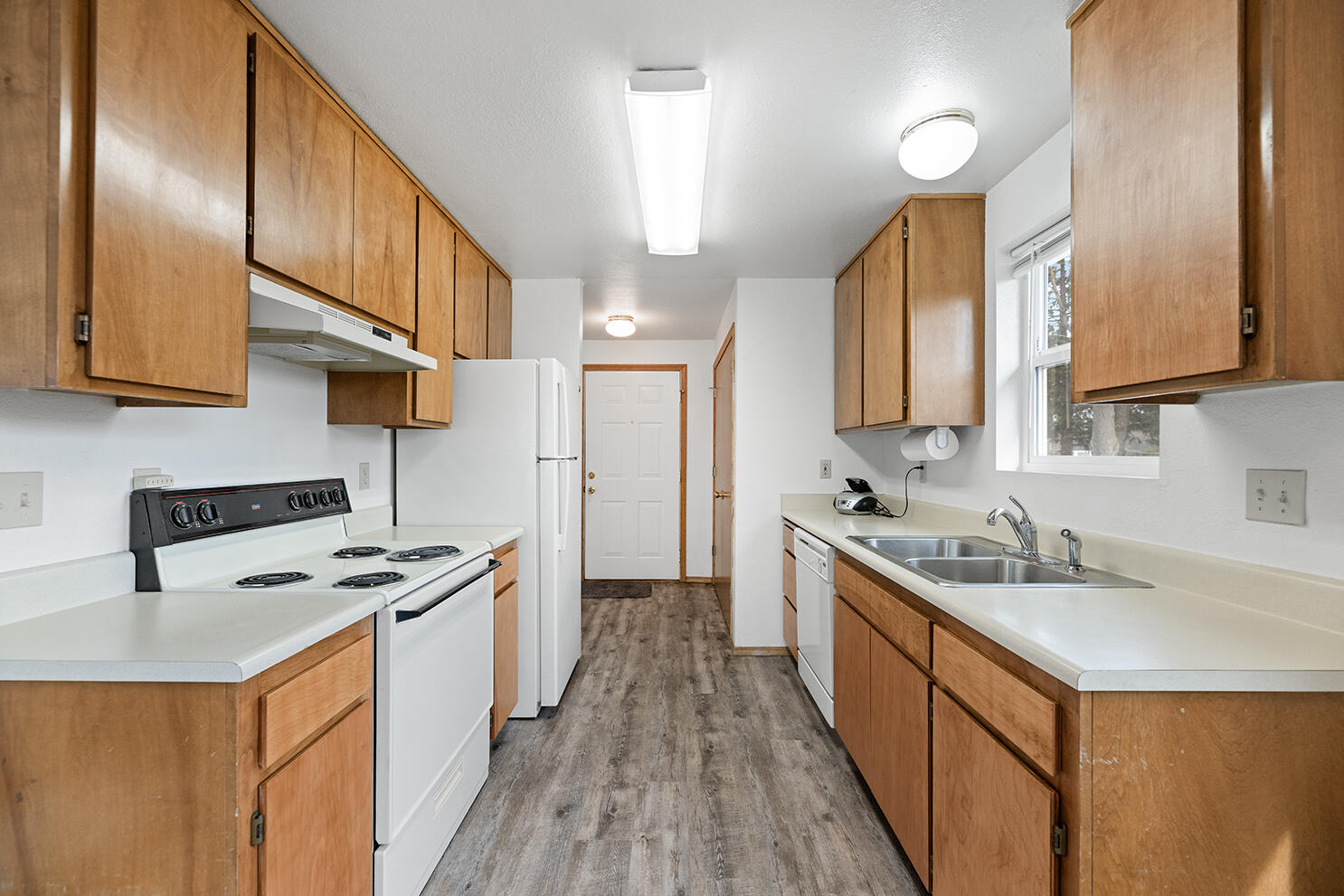331 North 8th Street Central Point, OR 97502 - Photo 5 of 27 5