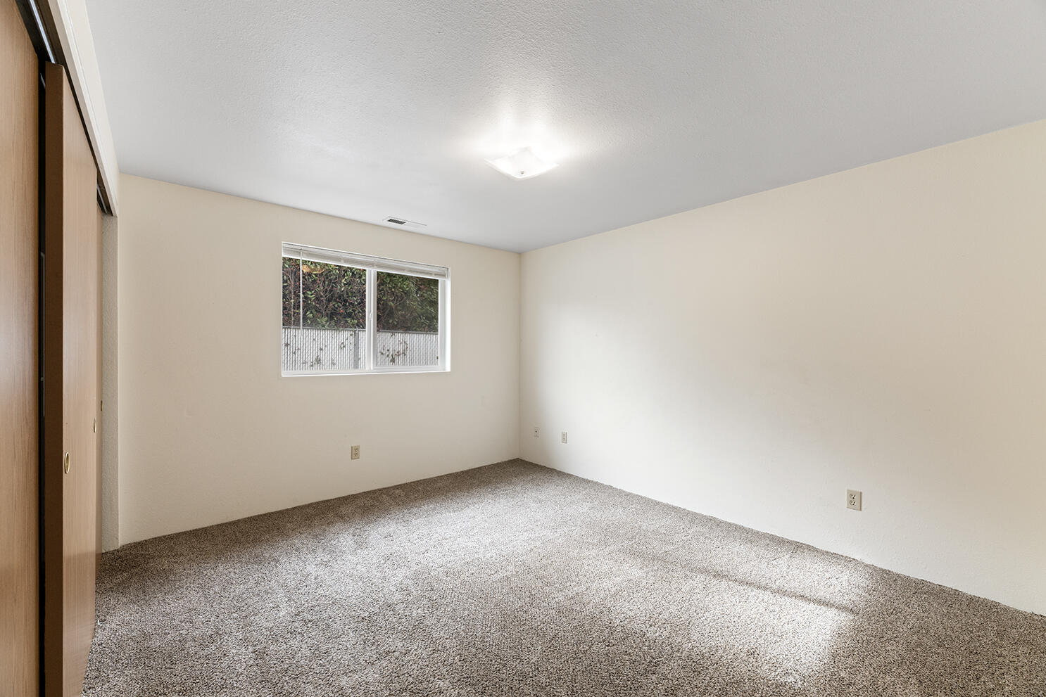 331 North 8th Street Central Point, OR 97502 - Photo 9 of 27 9