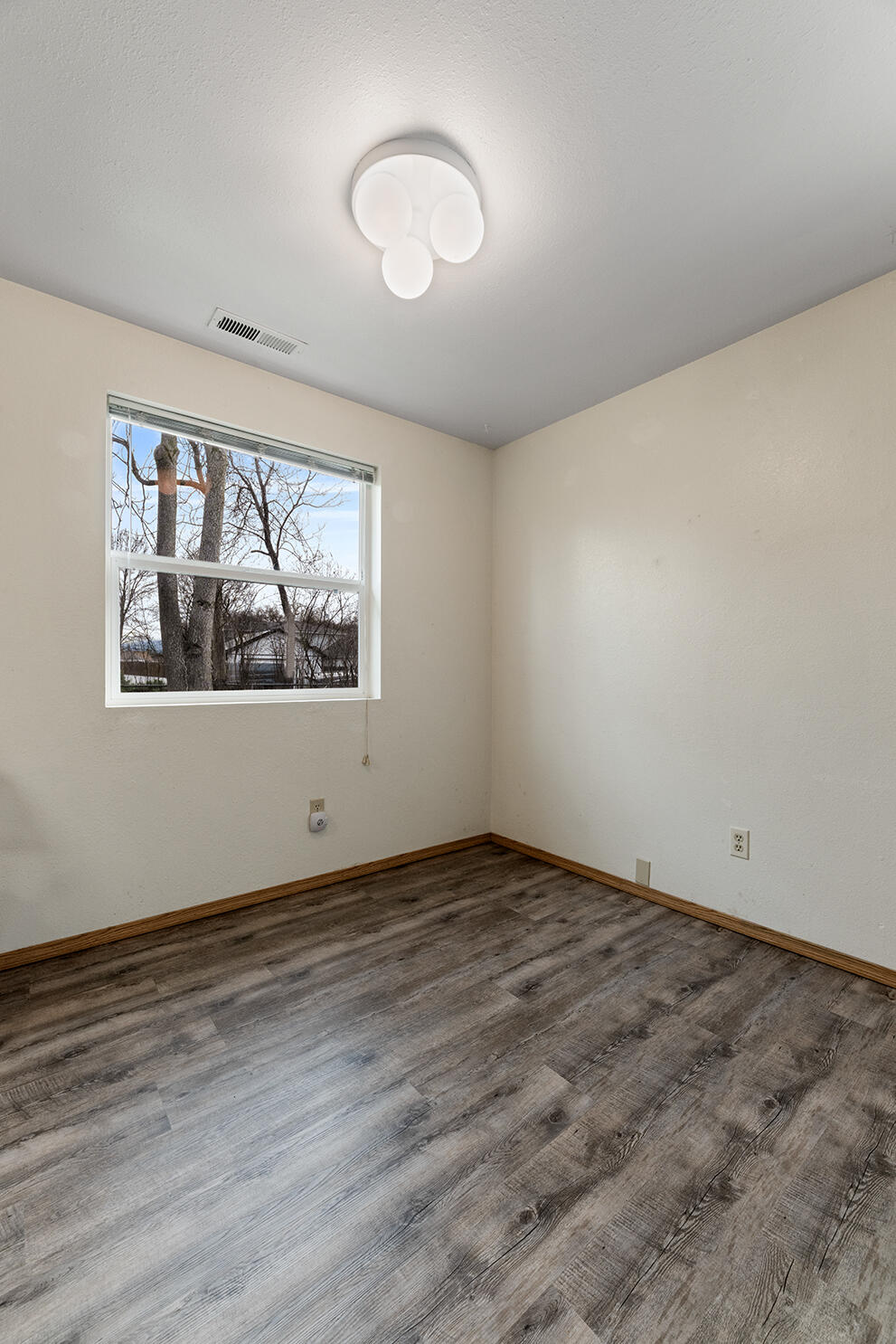 331 North 8th Street Central Point, OR 97502 - Photo 10 of 27 11
