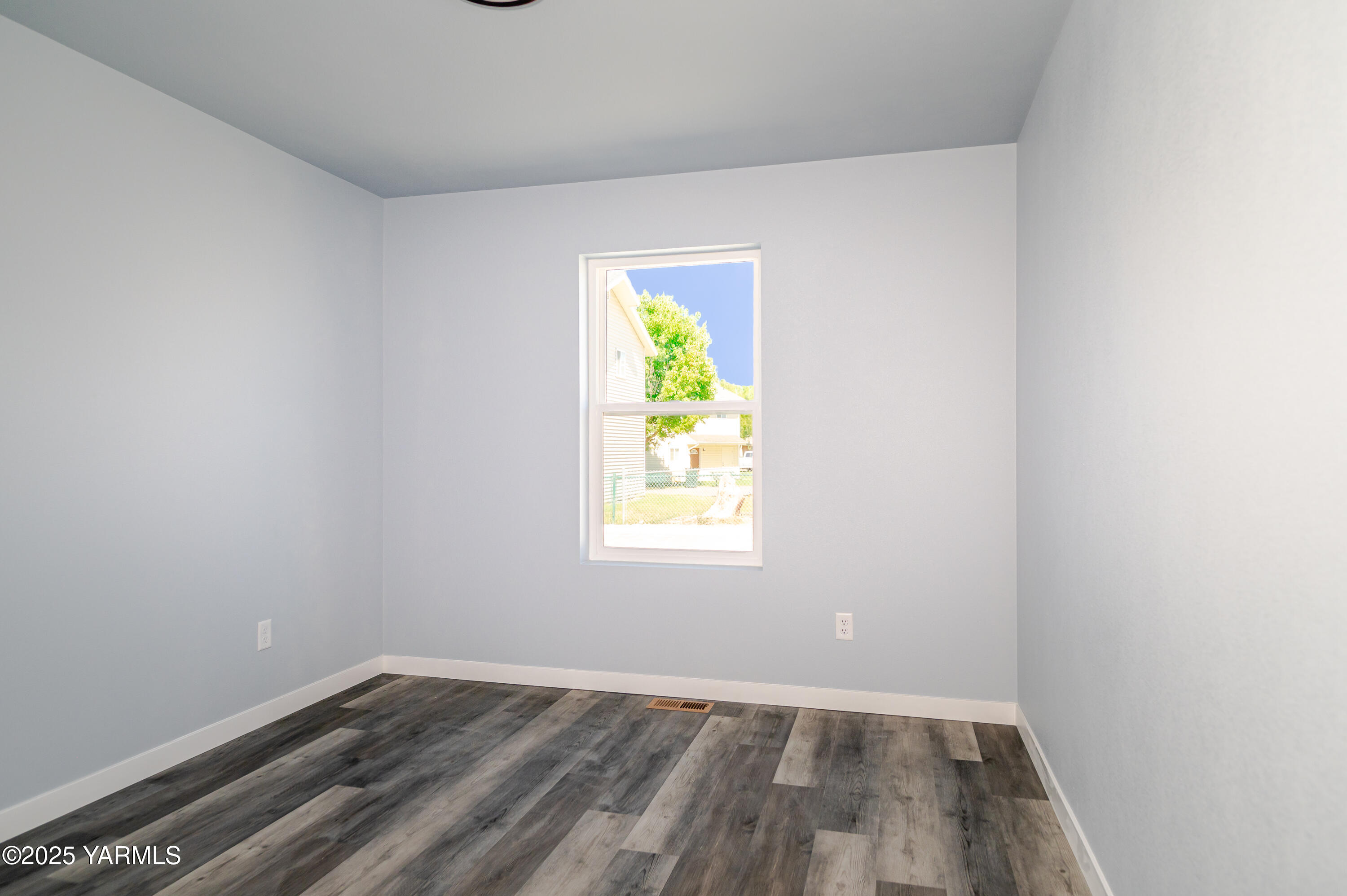 213 3rd Street East Granger, WA 98932 - Photo 11 of 12 an empty room with window