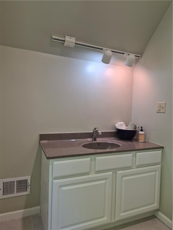117 Cowpath Road Aliquippa, PA 15001 - Photo 32 of 50 UPSTAIRS FULL BATH
