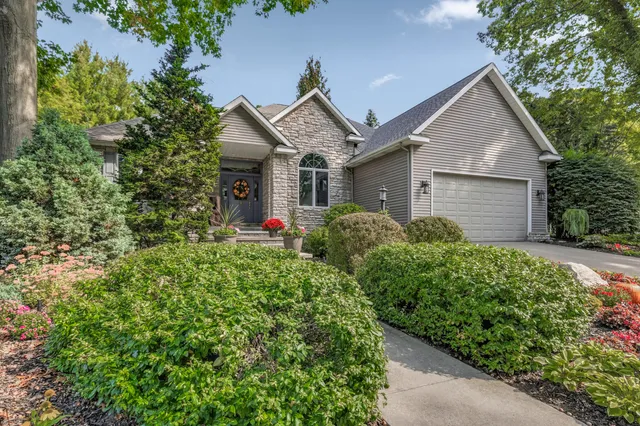 $1,100,000 | 1395 Summerwood Drive, South Haven, MI 49090