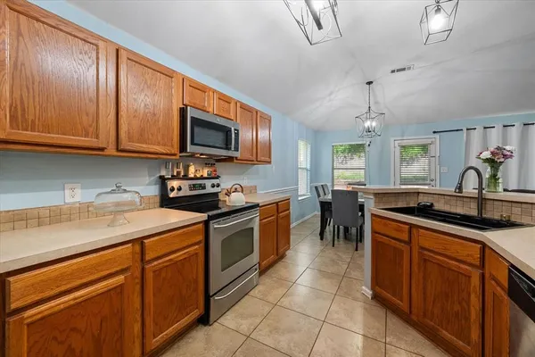 $299,999 | 713 Green Acres Lane, Midlothian, TX 76065