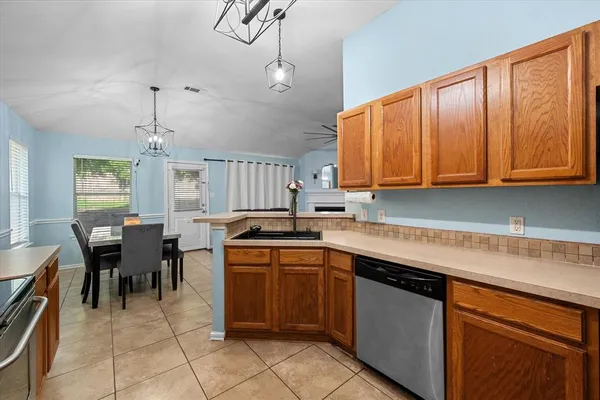 $299,999 | 713 Green Acres Lane, Midlothian, TX 76065