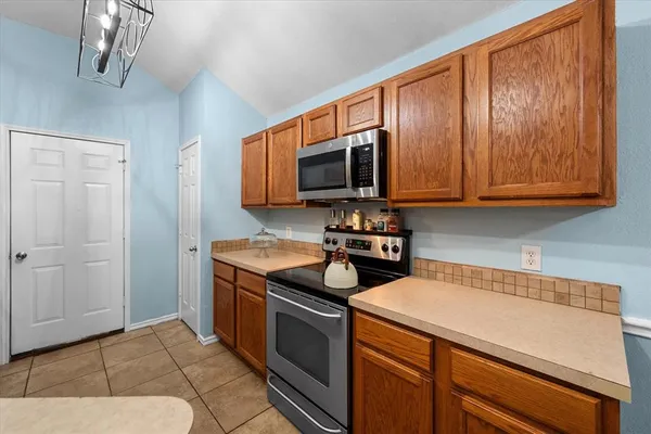 $299,999 | 713 Green Acres Lane, Midlothian, TX 76065