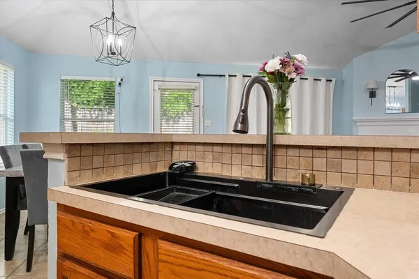 $299,999 | 713 Green Acres Lane, Midlothian, TX 76065