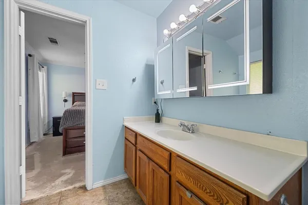 $299,999 | 713 Green Acres Lane, Midlothian, TX 76065