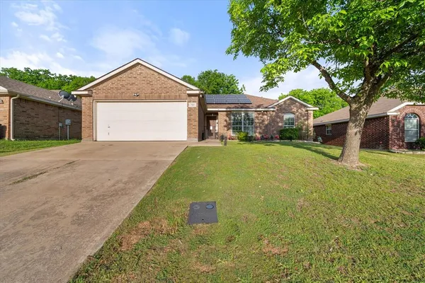 $299,999 | 713 Green Acres Lane, Midlothian, TX 76065