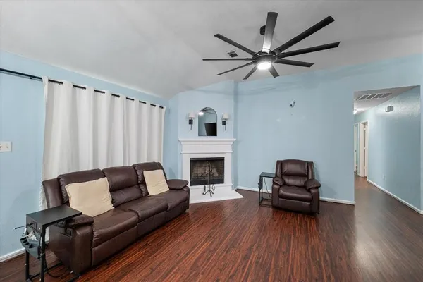 $299,999 | 713 Green Acres Lane, Midlothian, TX 76065