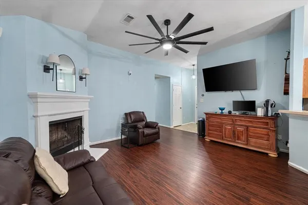 $299,999 | 713 Green Acres Lane, Midlothian, TX 76065