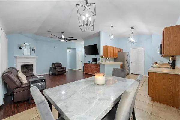 $299,999 | 713 Green Acres Lane, Midlothian, TX 76065