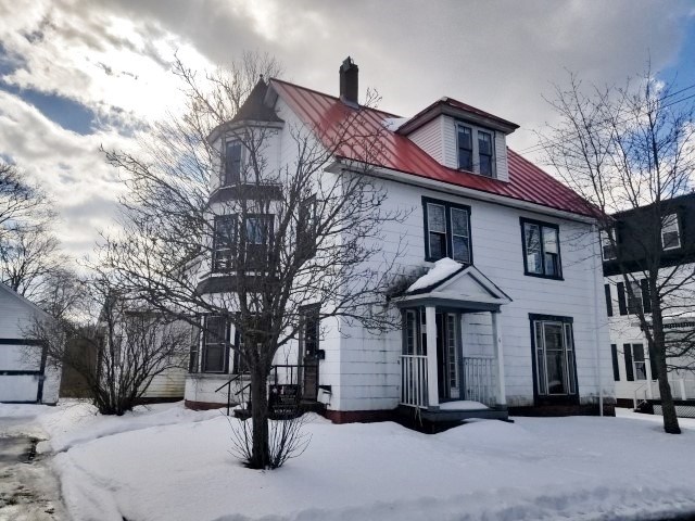 6 Henry Street Rockingham, VT 05101 - Photo 2 of 21