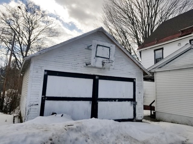 6 Henry Street Rockingham, VT 05101 - Photo 4 of 21