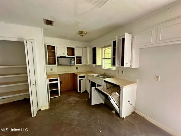 $26,900 | 611 Chelsea Drive, Jackson, MS 39212