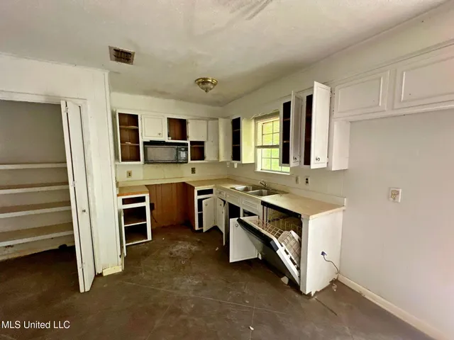 $35,000 | 611 Chelsea Drive, Jackson, MS 39212