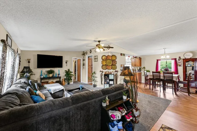 $105,000 | 705 West Park Street, Thomasboro, IL 61878