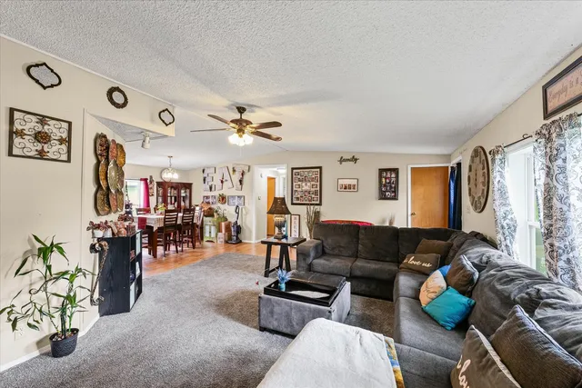 $105,000 | 705 West Park Street, Thomasboro, IL 61878