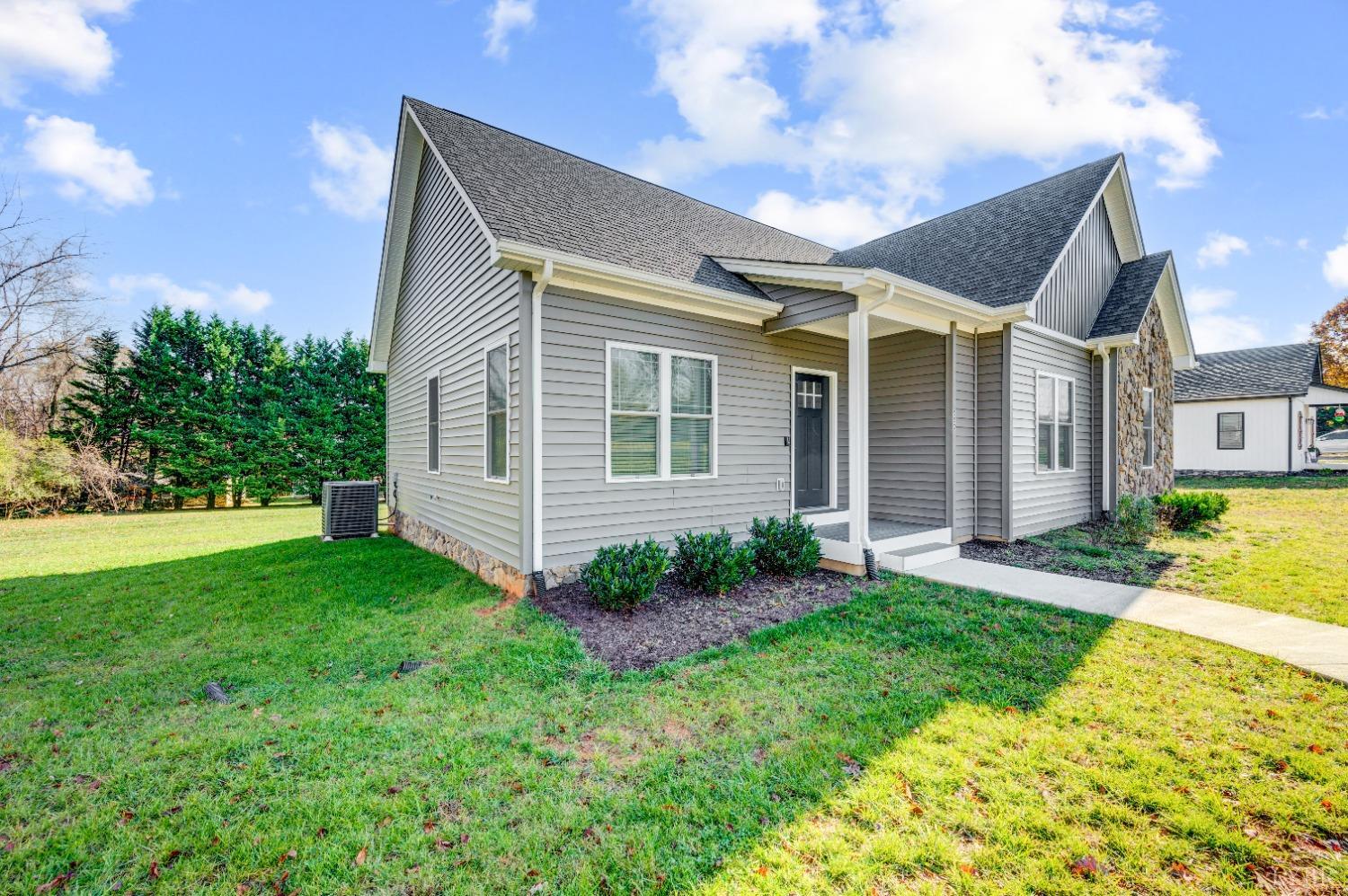 36 Porter Lane Forest, VA 24551 - Photo 2 of 25 a view of a house with a yard