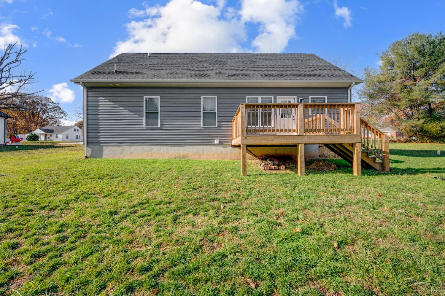 36 Porter Lane Forest, VA 24551 - Photo 22 of 25 a backyard of a house with table and chairs