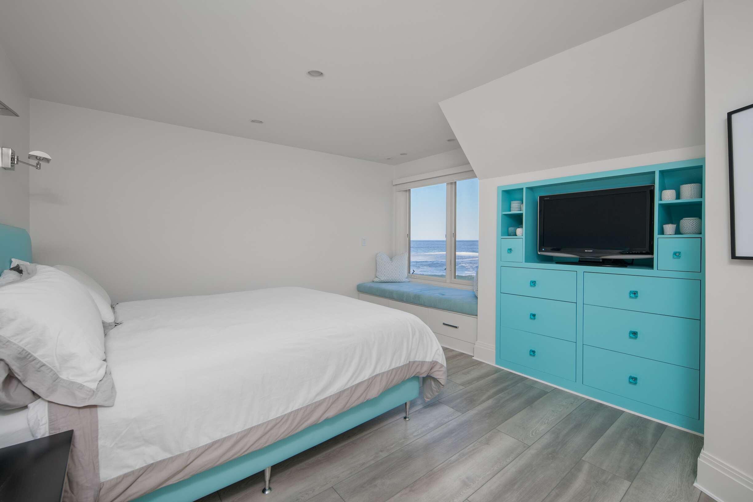 113 Bald Head Cliff Road Cape Neddick, ME 03902 - Photo 41 of 50 Bedroom en suite