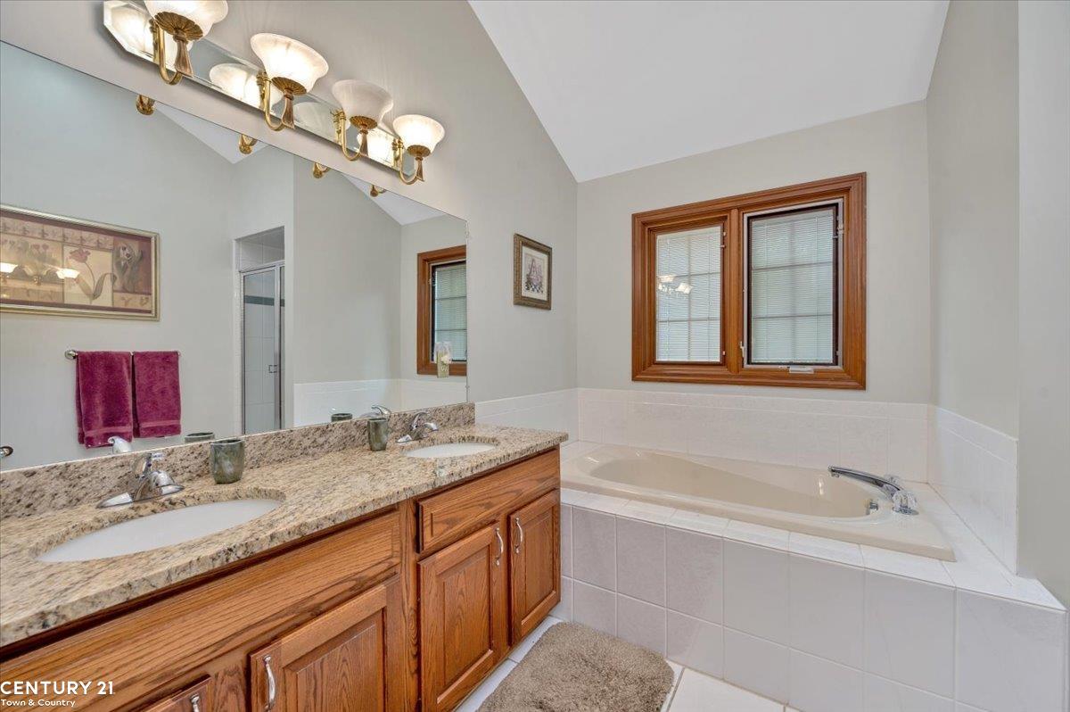 1042 Covington Pl Drive Rochester Hills, MI 48309 - Photo 18 of 40