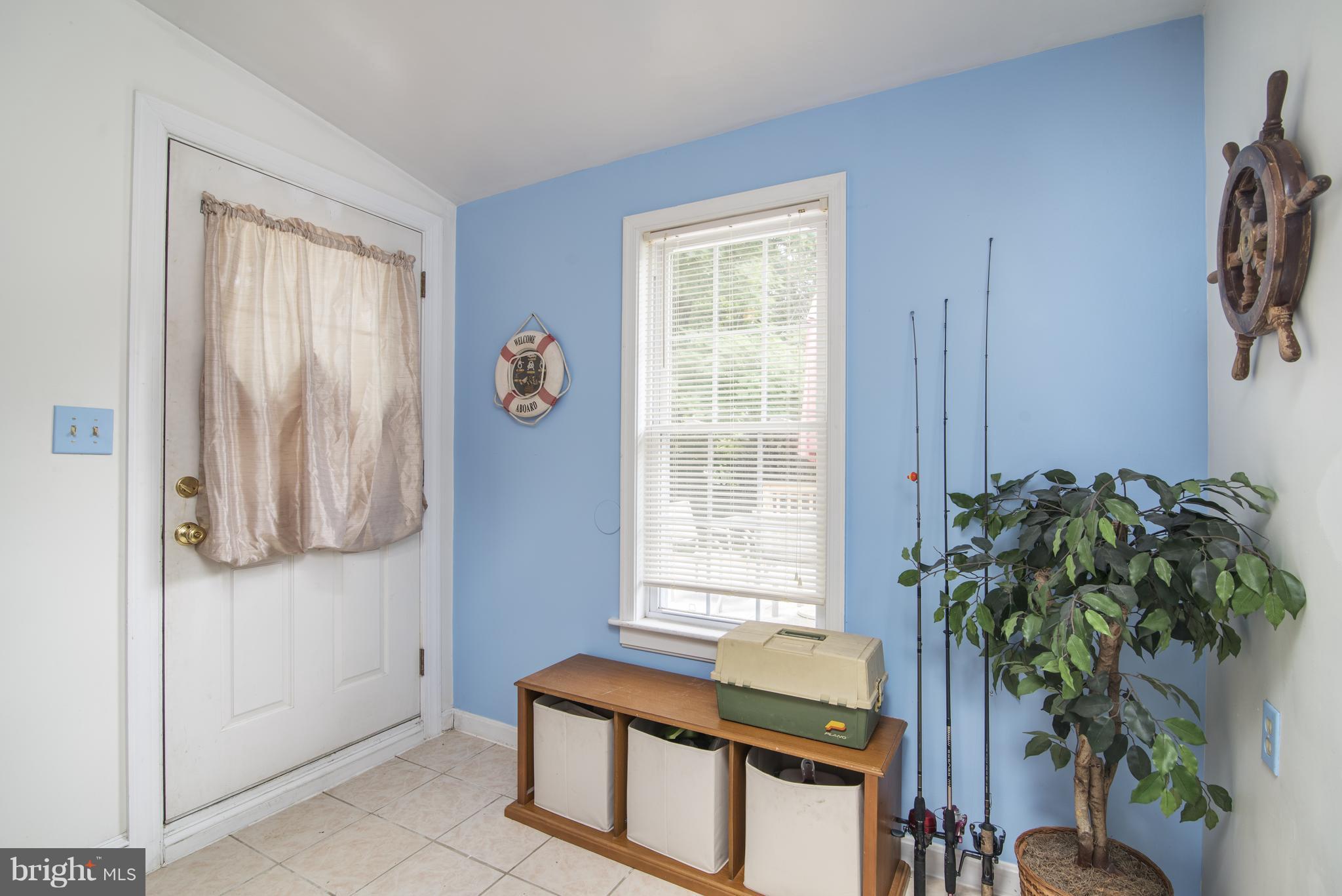 11306 Sword Road Williamsport, MD 21795 - Photo 15 of 30 a living room with furniture and a potted plant