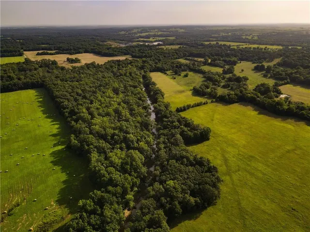 $1,100,000 | 610 South Hwy EE, El Dorado Springs, MO 64744