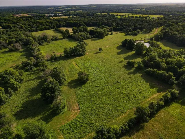 $1,100,000 | 610 South Hwy EE, El Dorado Springs, MO 64744