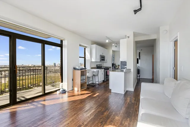 $298,000 | 1529 South State Street, Unit 21H, Chicago, IL 60605