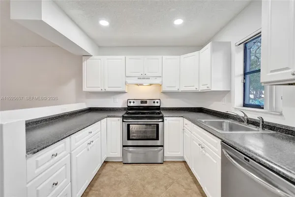 $2,700 | 9340 Southwest 61st Way, Unit B, Boca Raton, FL 33428