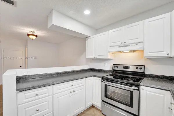 $2,700 | 9340 Southwest 61st Way, Unit B, Boca Raton, FL 33428