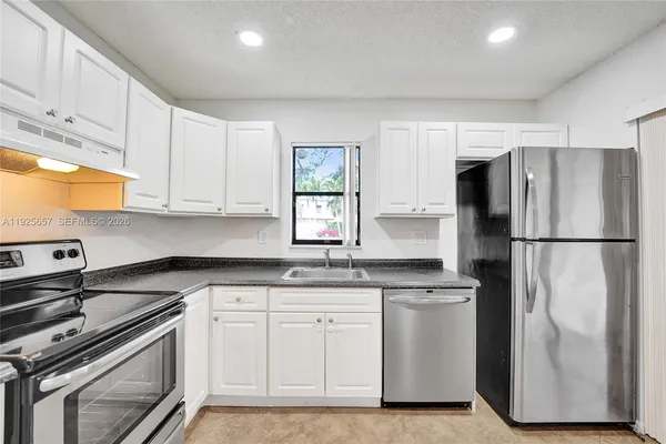 $2,700 | 9340 Southwest 61st Way, Unit B, Boca Raton, FL 33428