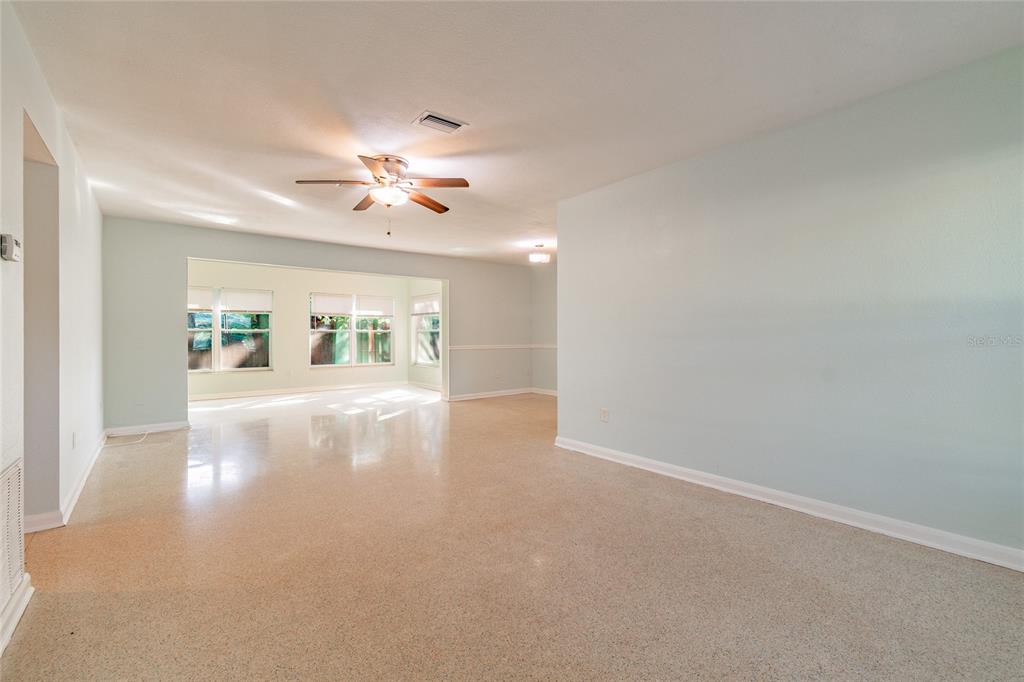 677 Oakwood Drive Dunedin, FL 34698 - Photo 12 of 31