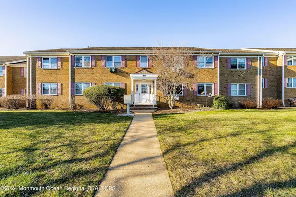 $2,000 | 80 Manchester Court, Unit F, Freehold, NJ 07728