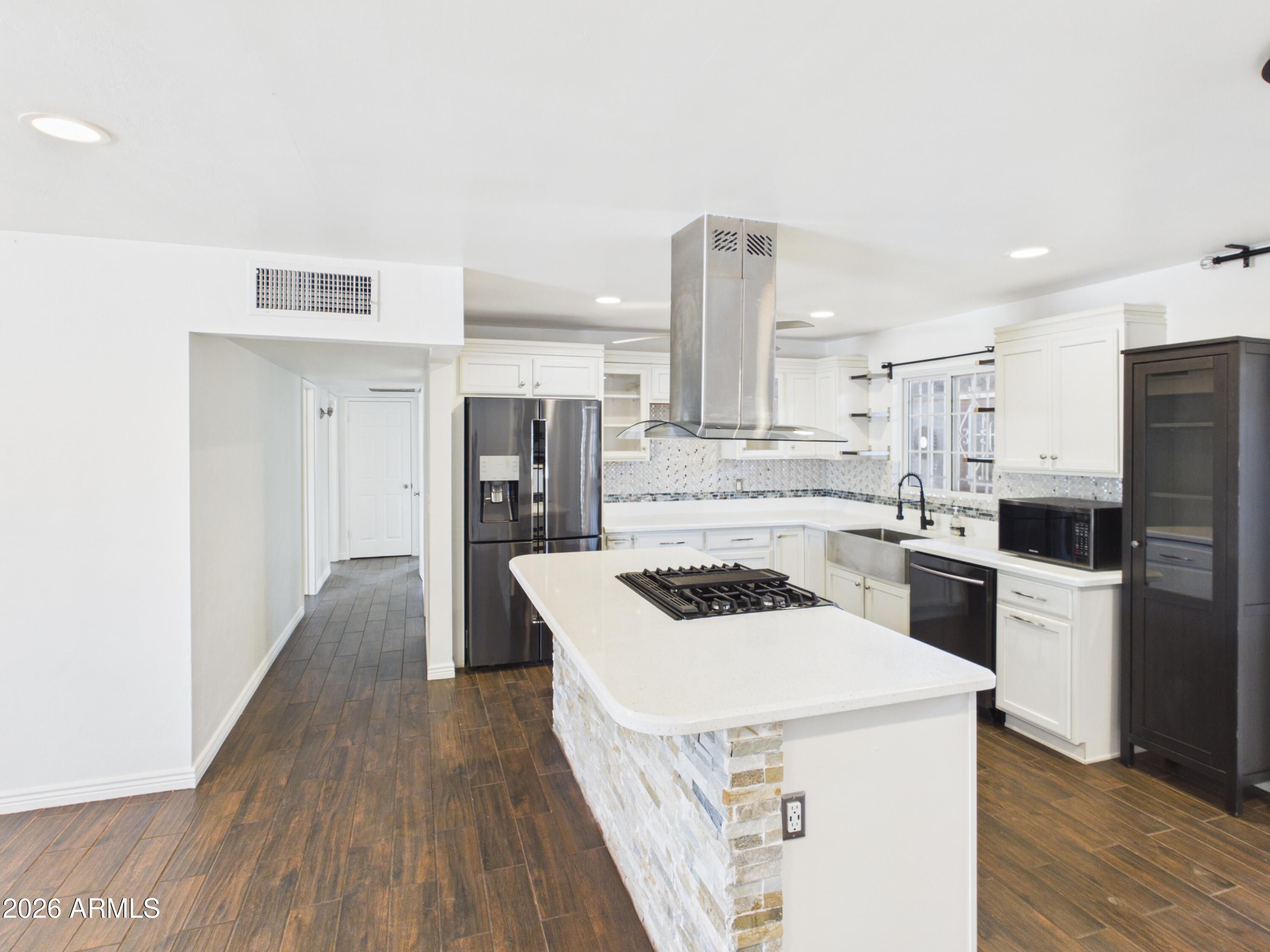 1201 East Griswold Road Phoenix, AZ 85020 - Photo 10 of 35 CAM04435G0-PR0023-STILL010